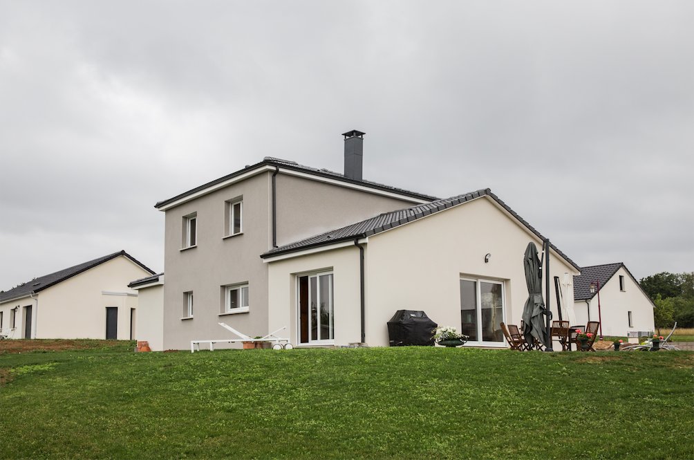 maisondenfrance's tweet photo. #témoignageclient madame Sauvage ‘’une maison adaptée à mon âge et à mes goûts’’ #faireconstruire @MDFlorrainesud https://t.co/gm0DJ51SEf https://t.co/TQmBX35R7J