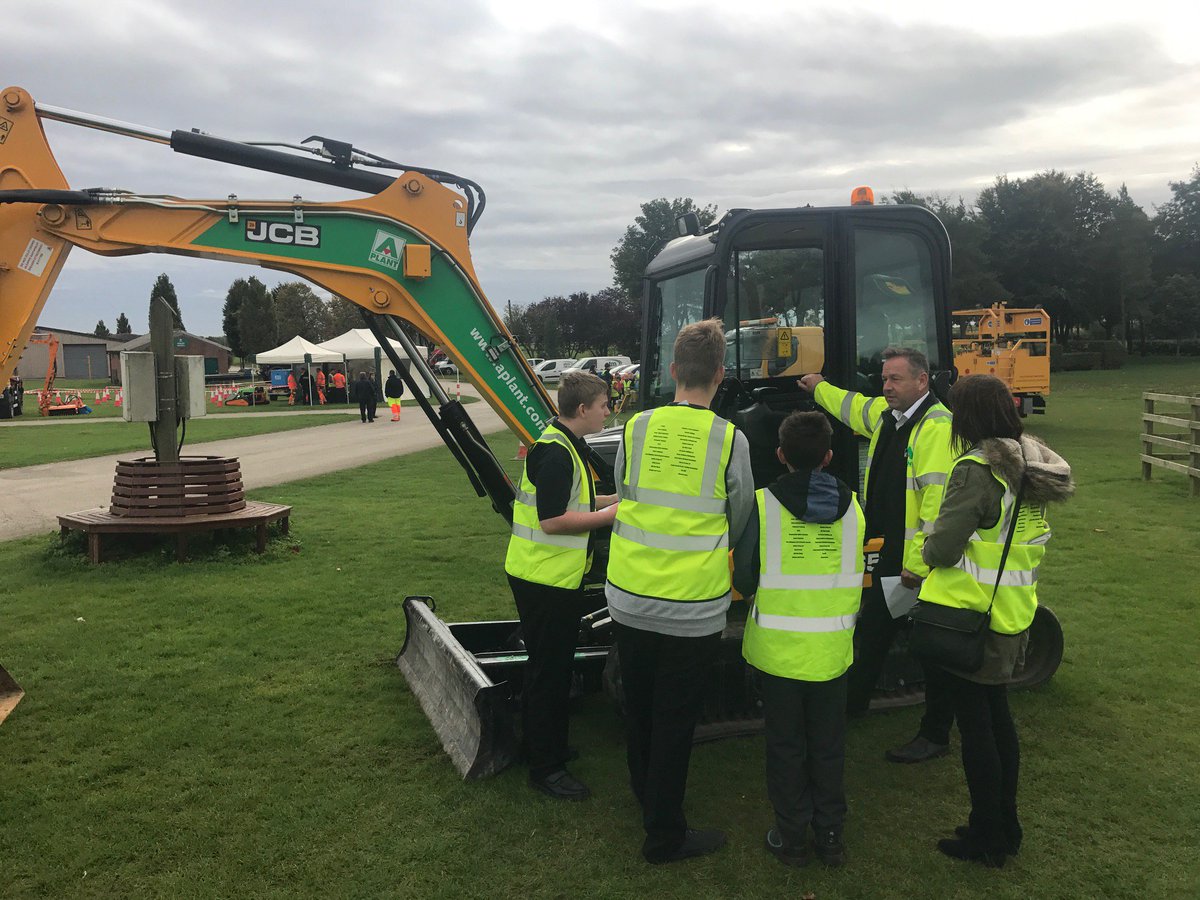 sunbeltrentaluk's tweet photo. Our team have been @LincsShowground this week for #ConstructionWeek introducing local schools to our range of equipment #togetherweareaplant https://t.co/X206vABCU6
