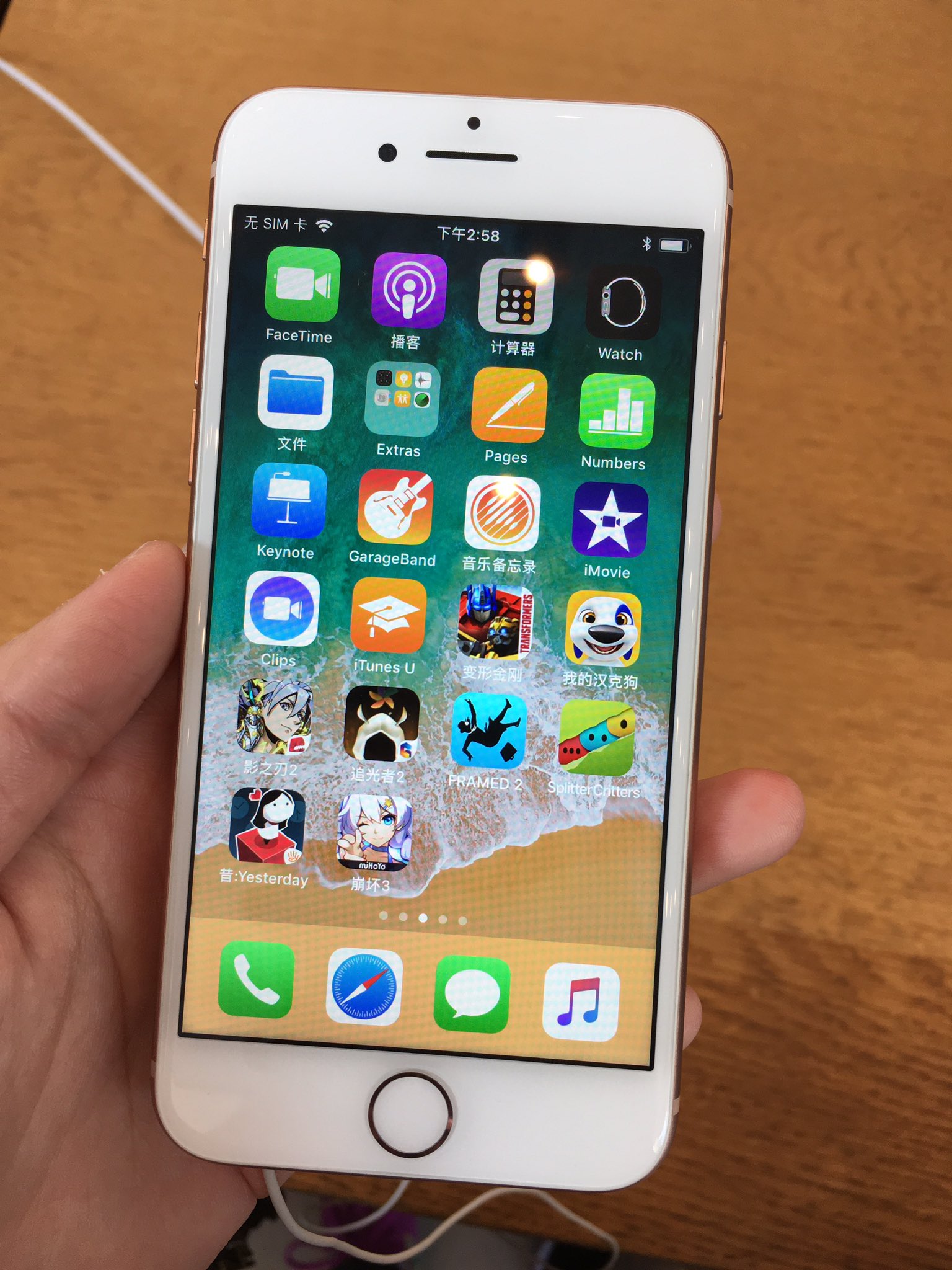 一之瀨櫻on Twitter 特地跑了一次专卖店 Iphone 8外观还是比较合我心意的 手感也不错 金色款的颜色有点类似金色和粉色的混合体 就是那种淡淡的带点金色感觉的粉色 整体偏白 黑色款很大气 比5s的深空灰好看 一之瀨櫻on Twitter 特地跑了一次专卖店 Iphone 8外观还是比较合我心意的 手感也不错 金色款的颜色有点类似金色和粉色的混合体 就是那种淡淡的带点金色感觉的粉色 整体偏白 黑色款很大气 比5s的深空灰好看