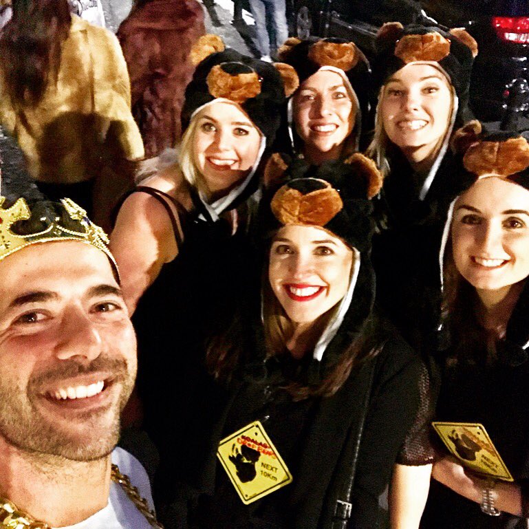 soph_lew's tweet photo. A pack of #dropbears and a Nigerian prince #fakeparty #socialdiaryparty #SDfake @findercomau https://t.co/6mJRxPIyfe