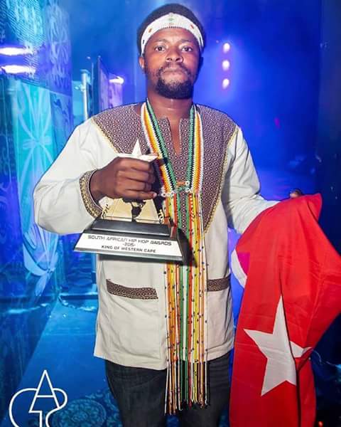 Zanzolo_uzwi's tweet photo. Tonight we be live &amp; direct @ the time line on Bay FM. Plz tune in and hear more about the Yakhanani EP n Tour https://t.co/LRS296g26M