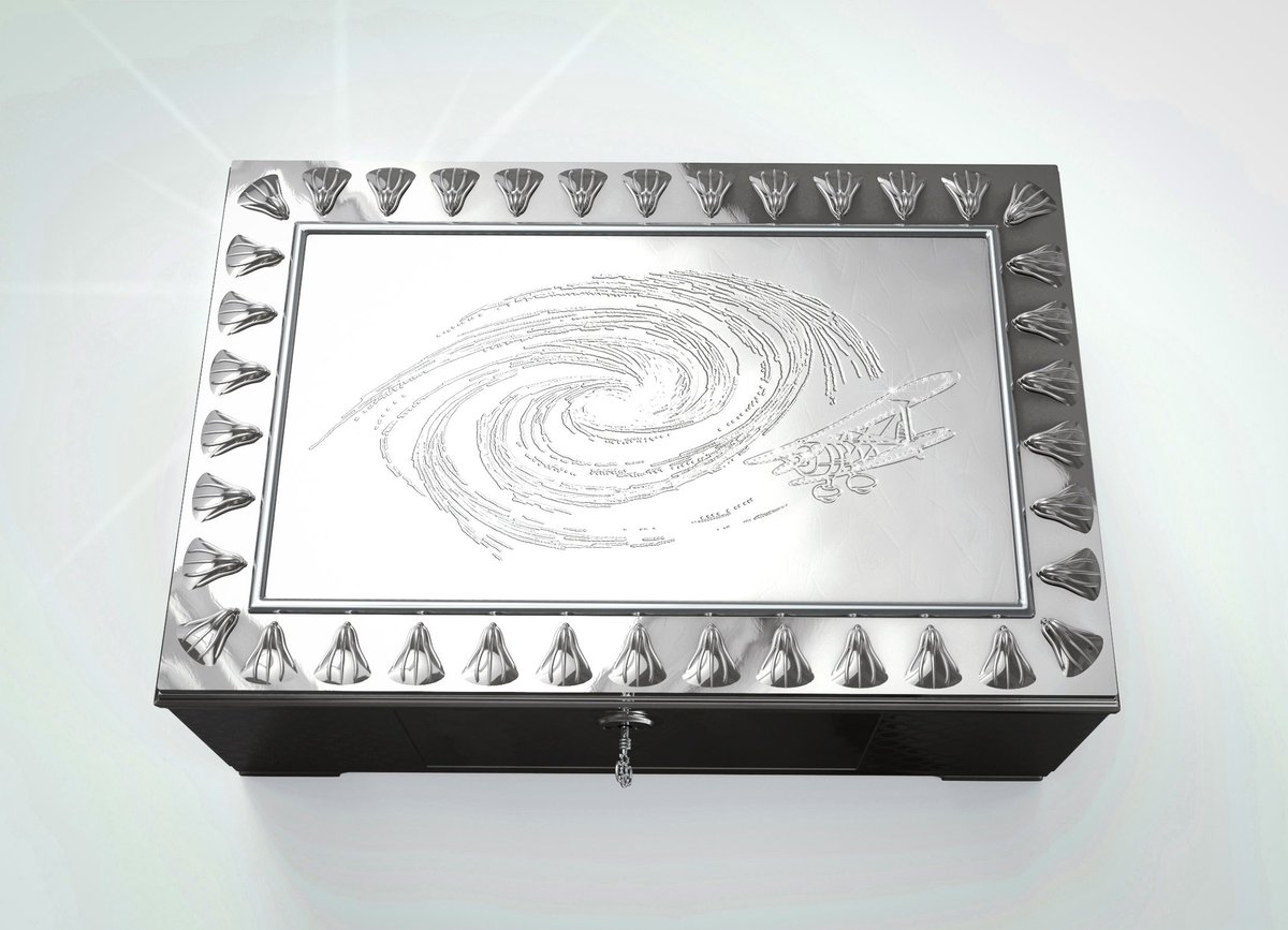 FriendsHumidor's tweet image. 1/2: A sneak peek at the new addition to our humidor range , the Flying in a Hurricane Humidor.