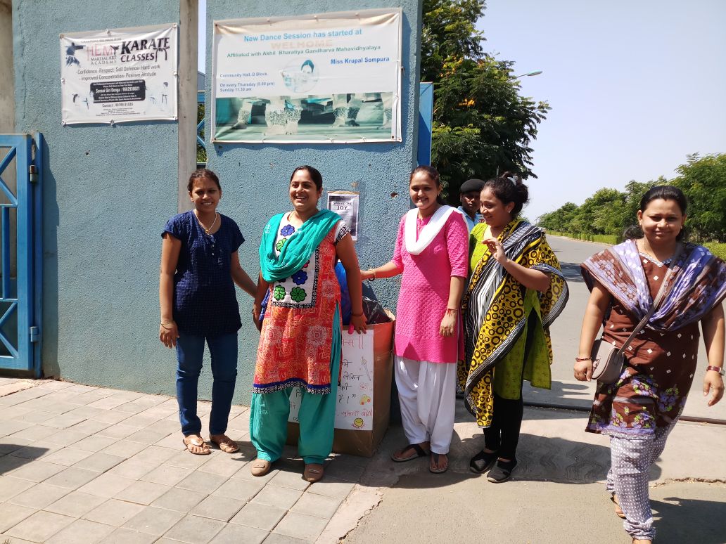 WelspunWorld's tweet photo. Celebrating the #TheJoyOfGivingWeek (3rd - 10th Oct’17)! Team Welspun on a #ClothesDonationDrive at Anjar https://t.co/iHQl8rImzo