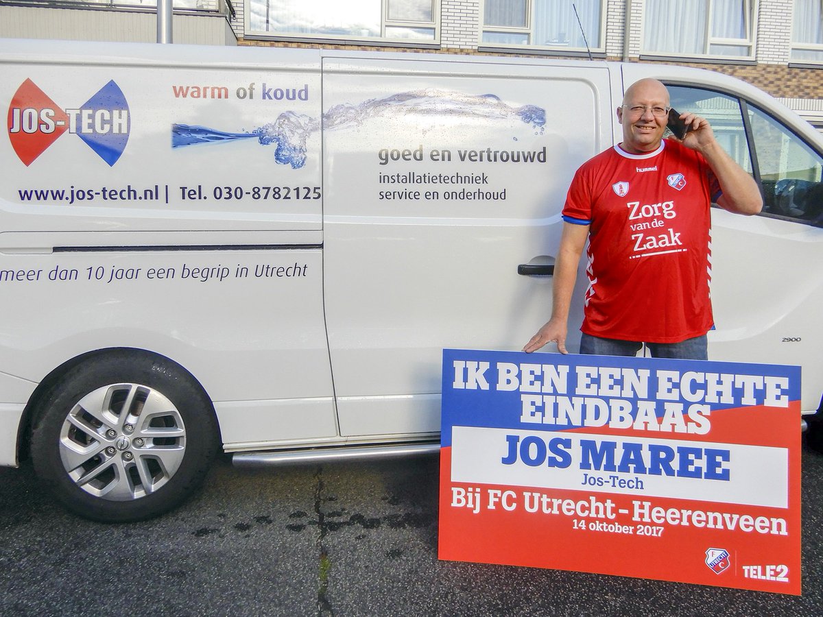 fcutrecht's tweet photo. 👏 Eindbaas! Jos Maree van Jos-Tech krijgt bij #utrhee Frans van Seumeren-privileges! Dankzij @tele2nederland. ➡️ https://t.co/cne7KFDLJ5 https://t.co/UHLpfxxwX7