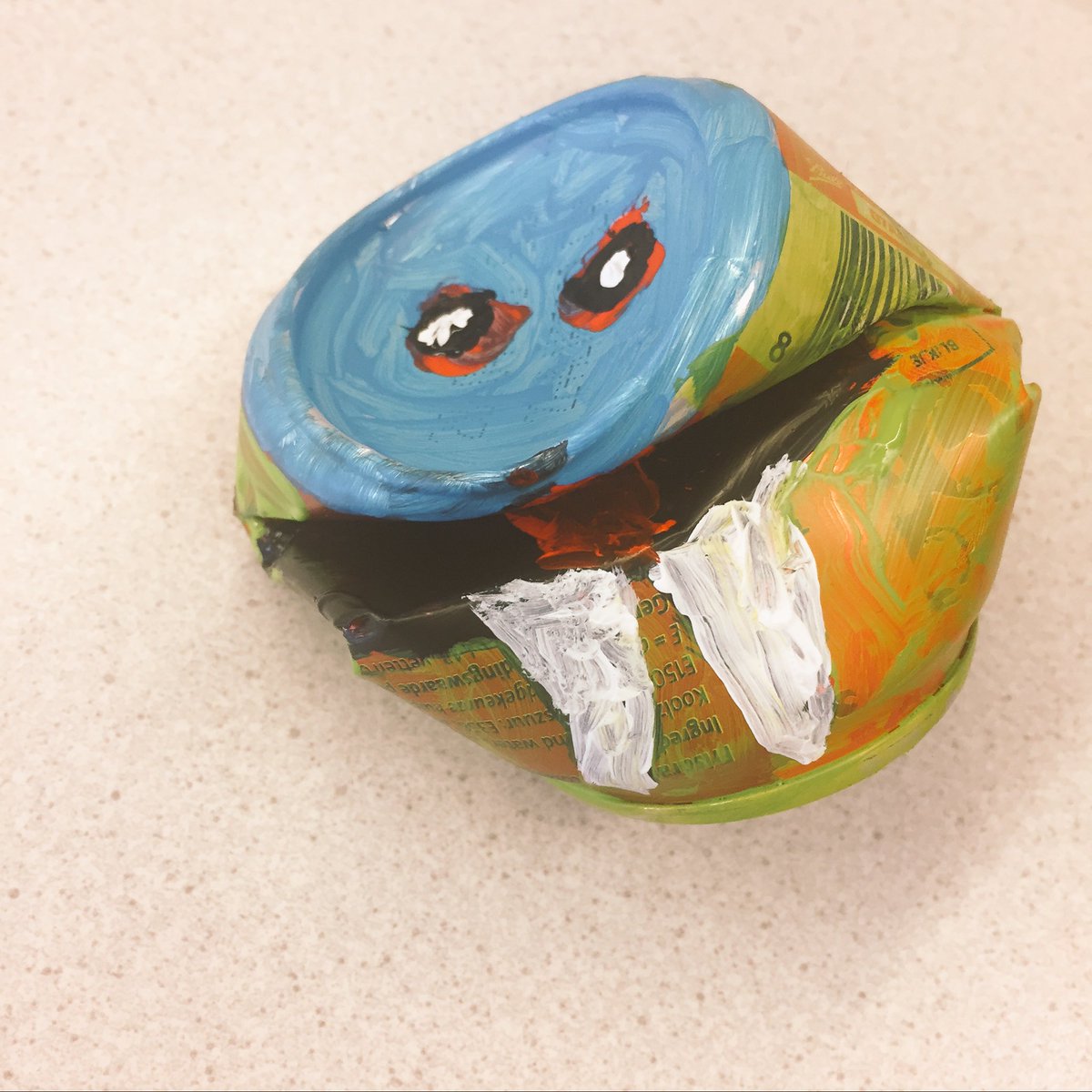 Vandaag een les blikjes monsters schilderen gegeven op de OBS Wereldwijzer #alphenaandenrijn #workshop #schilderles