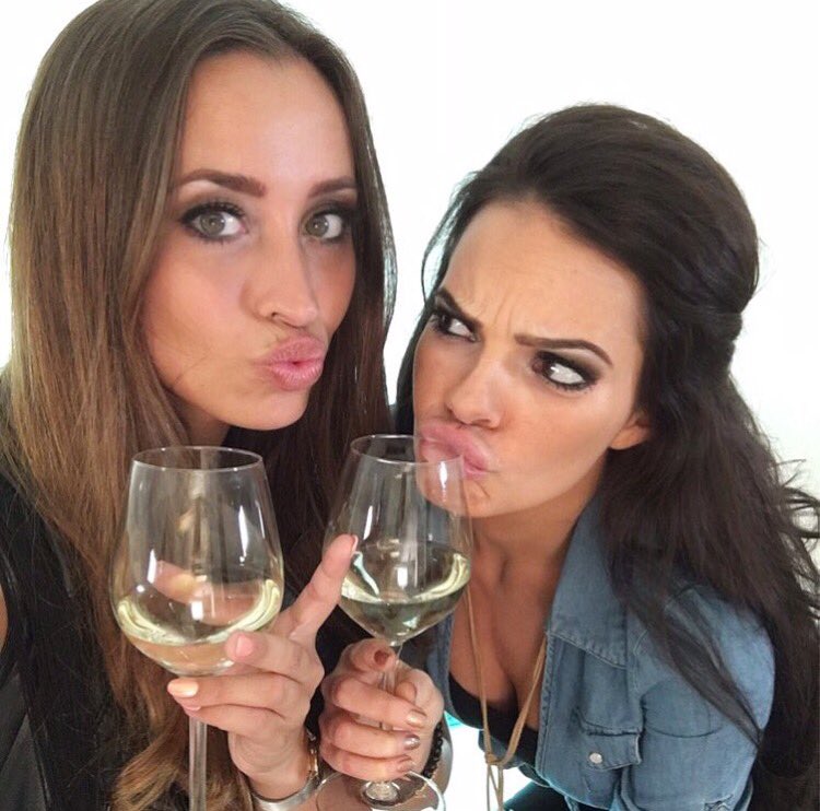 2_EMPRESS's tweet image. Cheers to the weekend!🥂 Playing tonight in Kapellen ⚡️⚡️ So if you're up for a party, you know what to do 😬🎊
#2empress #djduo #music