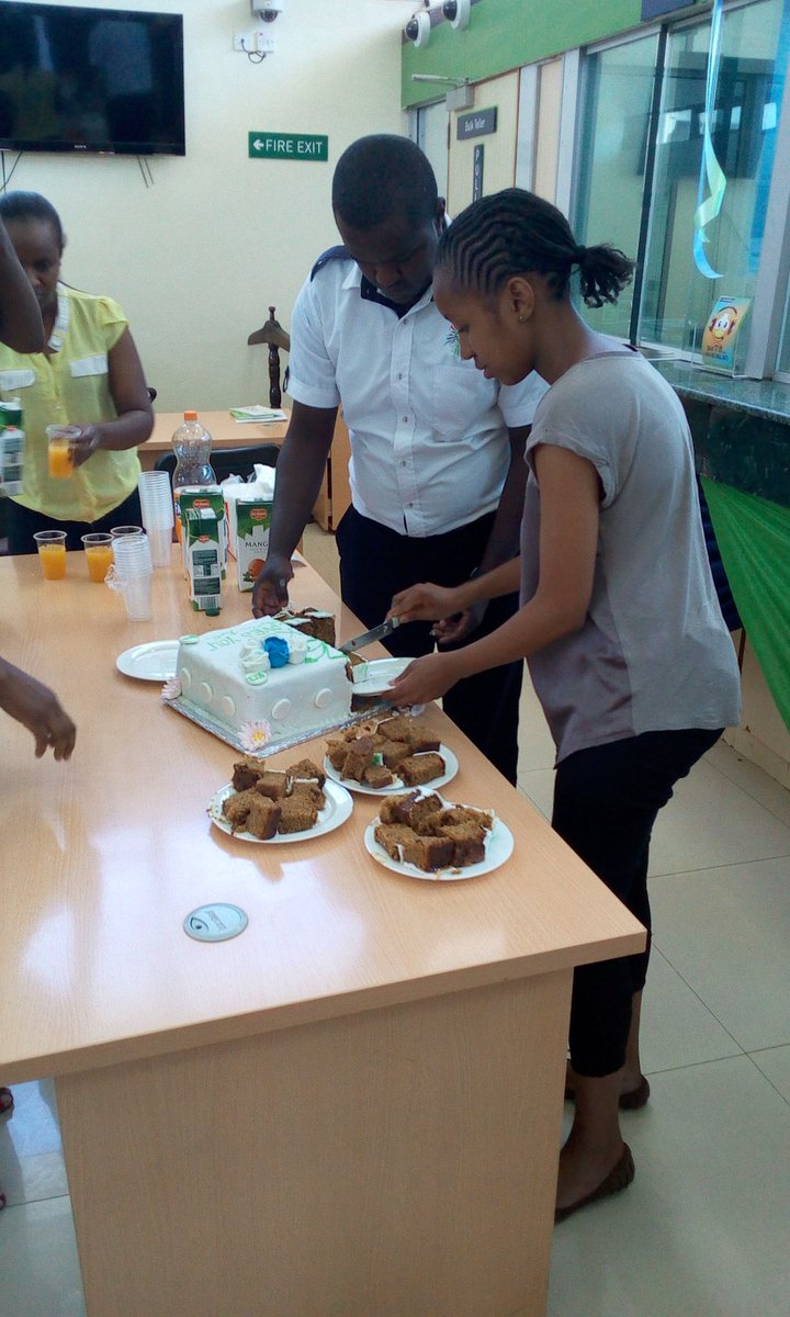 AyooHellen's tweet photo. A customer cutting cake at #KCBNyeri #CSWEEK2017 @KCBGroup https://t.co/mhBbnl0jAU