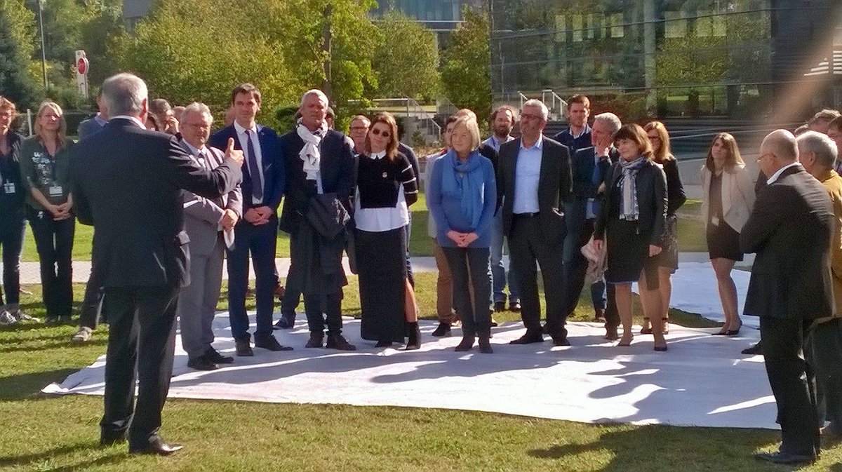 olivierveran's tweet photo. Présent aux 25 ans de l'entreprise @Soitec_FR pour admirer le chemin parcouru et regarder vers un avenir qu'on lui souhaite radieux ! https://t.co/u9UtKSo7Xx