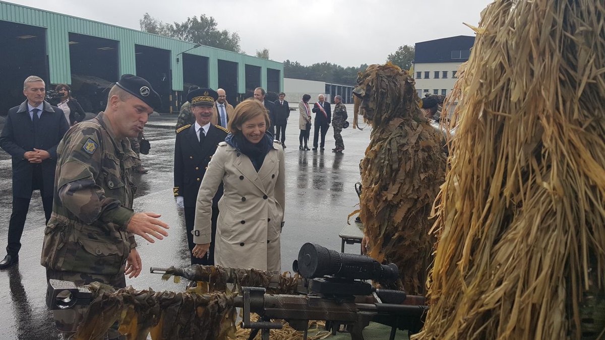 armeedeTerre's tweet photo. @florence_parly @Defense_gouv @regiongrandest @MoselleCD57 @PrefetMoselle @3eDivision @NicoleTrisse @lerepu @F3Lorraine @SirpaMetz @LORACTU @Bouygues_C Présentation des capacités et des moyens du #16BC 📯 devant la #MinArm @florence_parly. https://t.co/H9cC2Ah4Ae
