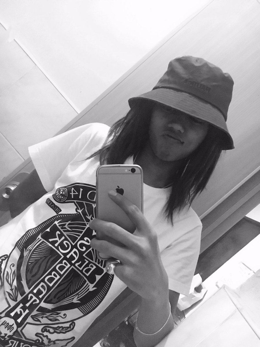 uncleflowgee96's tweet image. rakenrol vevehh 🤘😂