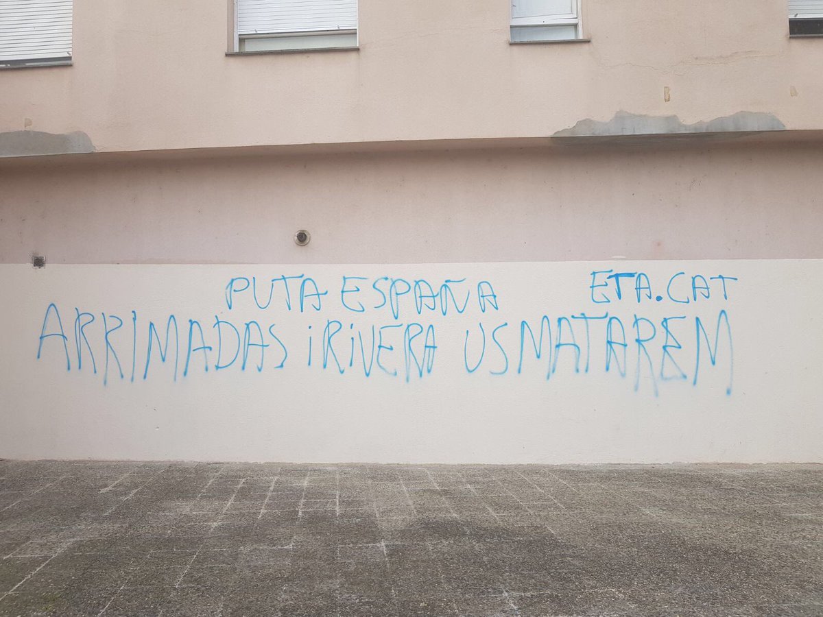 Quieren que tengamos miedo al salir de casa, al pasear por la calle o al defender nuestras ideas en público, pero mi compromiso por una Cataluña donde vivamos en paz y en libertad dentro de España y Europa es mucho más fuerte.  #NoNosCallarán