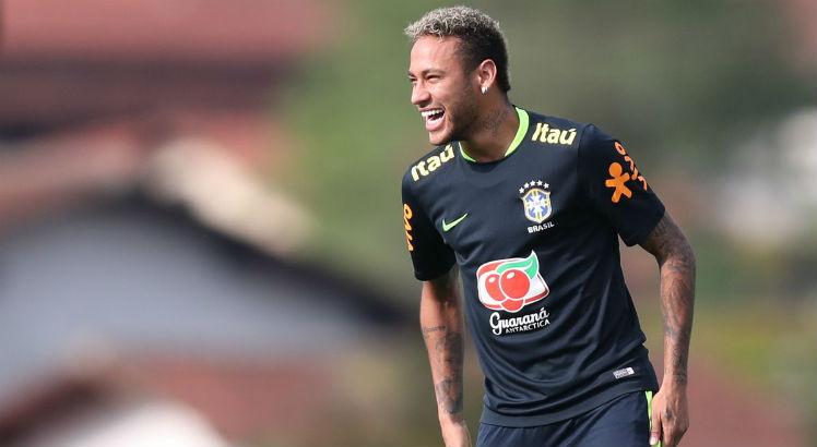 “Eu já torci pro Palmeiras, depois passei a torcer pro Santos. Eu tive um carinho muito grande pelo clube. Então, acabei virando santista.”