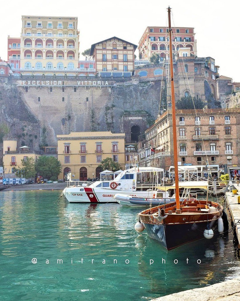 iConsigliati's tweet photo. Chi ama il sole, il mare, il buon cibo mediterraneo non  può non concedersi una fuga a Sorrento..
〰️〰️〰️〰️〰️☀️〰️〰️… https://t.co/kFQhedWjau https://t.co/mPJM4z3NpU
