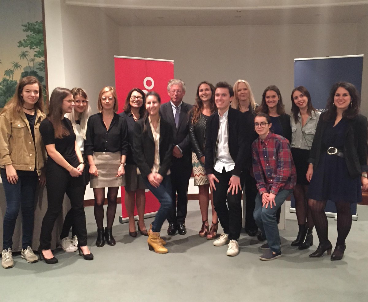 sciencespo's tweet photo. Notre double diplôme avec la Fundação Getulio Vargas fête ses 10 ans 🎂 à l'ambassade du Brésil à Paris ! https://t.co/q9CQTXDG8d https://t.co/ZR9H2ujEE7