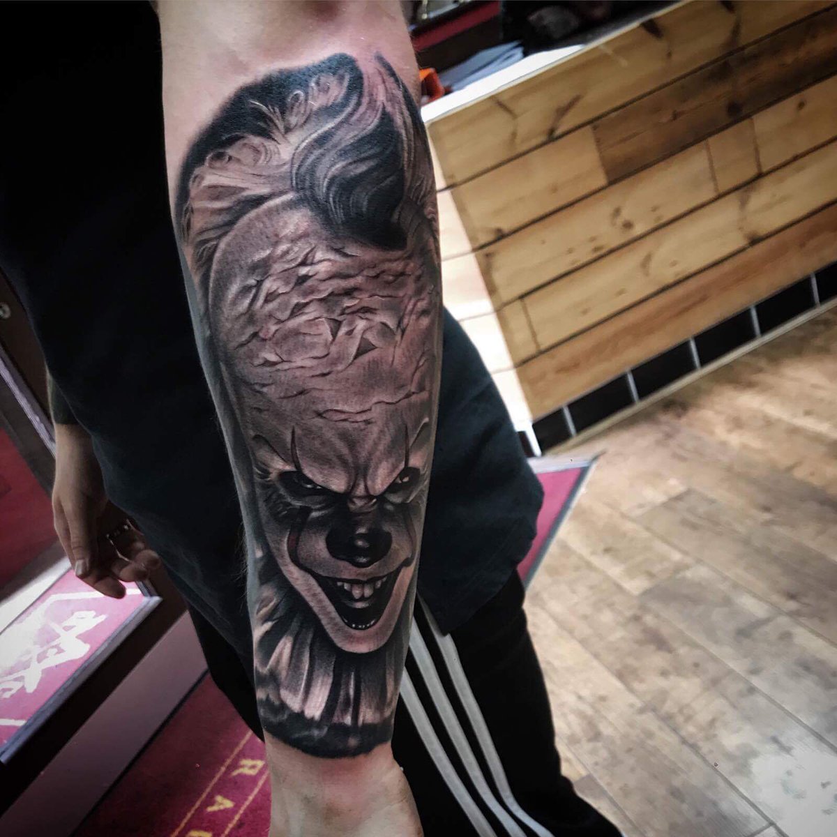 Quest4Coverage's tweet image. Pennywise done by @davies_jamie @LifesInked  @tatoo #horror #pennwise #IT