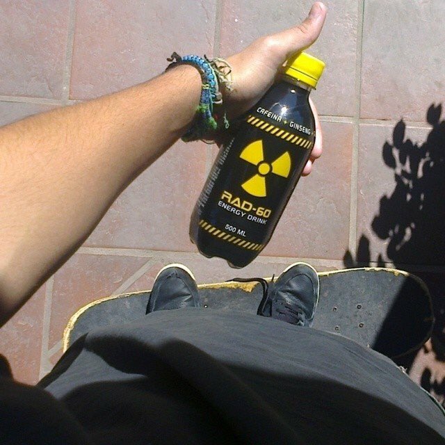Rad60energy's tweet photo. Lleva una botellita de Rad-60 y salí a hacer lo que mas te gusta! #EnergiaSinLimites #sk8 #EnergyDrink #BuenViernes https://t.co/5rOHRwgmxz