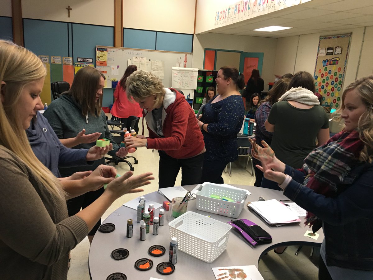 AshleyFloyd12's tweet photo. A beautiful way to start our day of learning together. #lwinnovates #catholicschool #groundedinGod https://t.co/25jfycUMK9