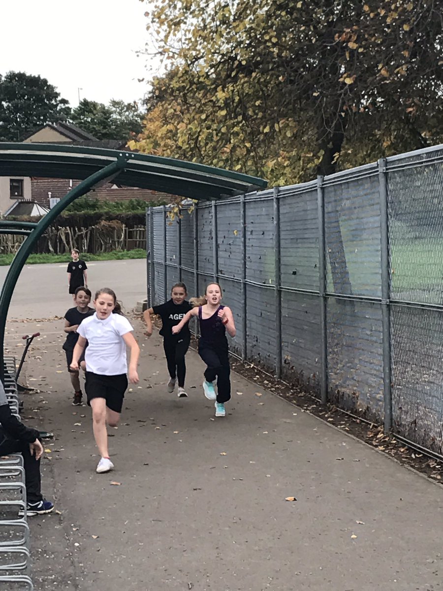DpRunning's tweet photo. Fantastic effort today. Thank you to our parent helpers and to our Bo'ness academy Young Ambassadors @DeanburnPS @BonessAcademyYA https://t.co/4hAMA1YMdH