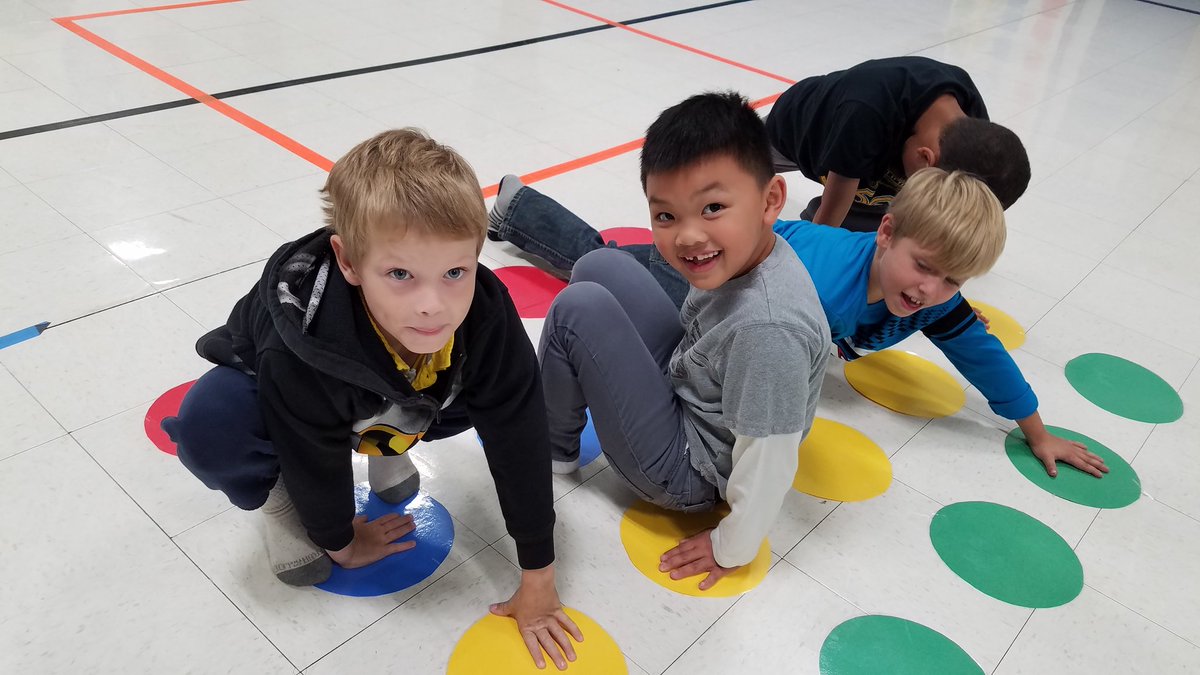 NEUPROUD's tweet photo. Do you remember playing Twister? Flashback to 1967 continues in P.E. #50thBrookView/Tibbott @VVSD365U #vvsdlearns https://t.co/3rN5AaFeE1