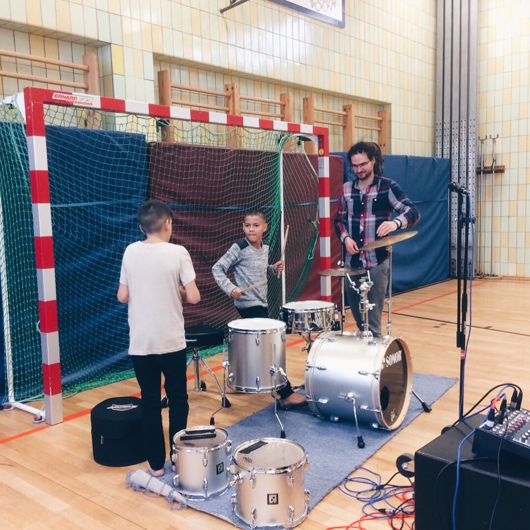 bigbandmethod's tweet photo. Ein paar Bilder von gestern - am Dienstag geht's weiter! Auch dann gibt es wieder Gutscheine zu gewinnen, kommt vorbei! #musik #bigband https://t.co/KuQJfi3Cji