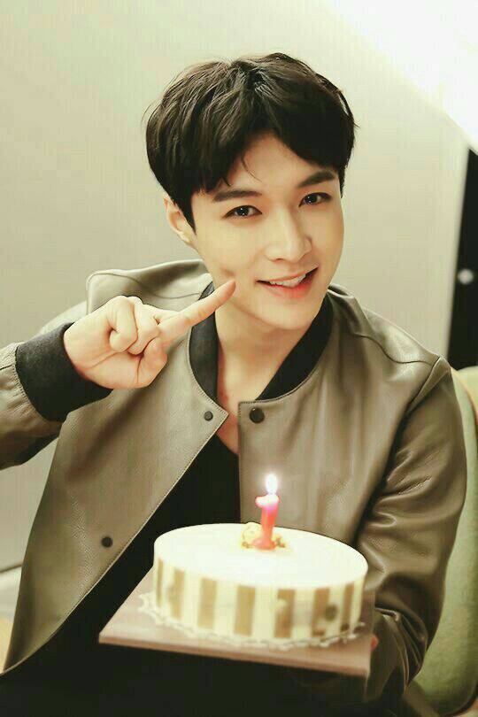 dkyuu12's tweet photo. saengil chukkhae uri unicorn
wish you all the best 🎂🎉

#wemisslay 
#bringbacklay 
#wemissunicorn 
@weareoneEXO 
@__zyxzjs__ 
@SMTOWNGLOBAL https://t.co/0pCeIfkZjo