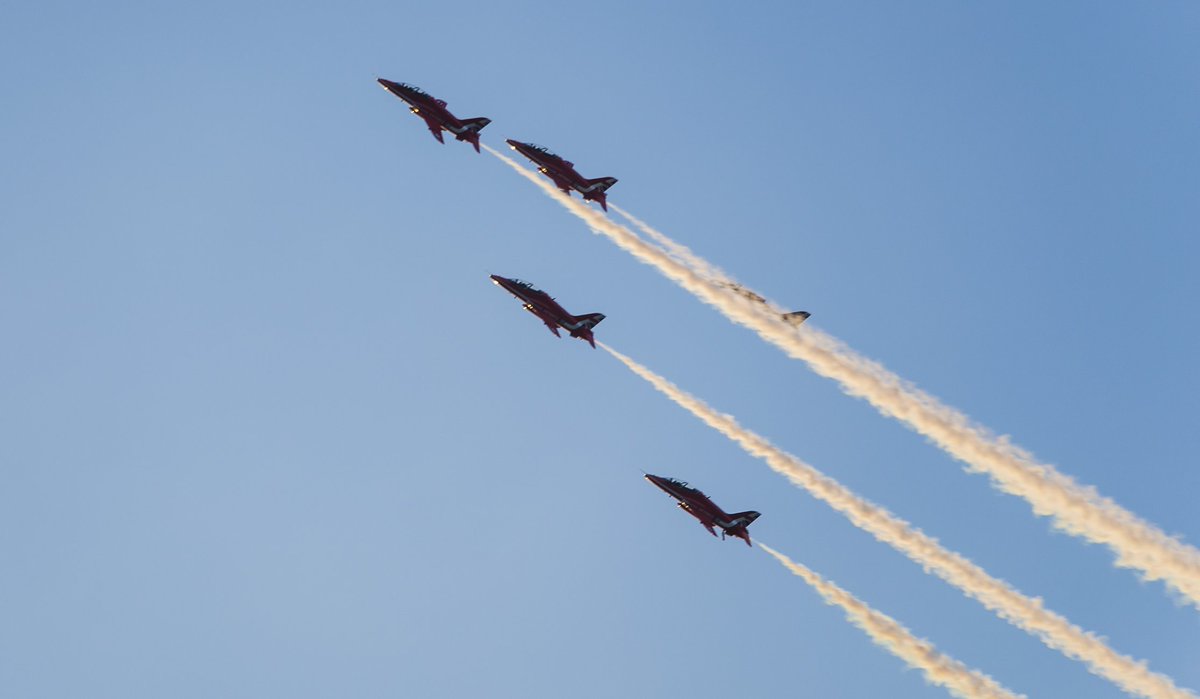 karom12345678's tweet photo. #RedArrowsInQatar https://t.co/Tmrq8utzWE