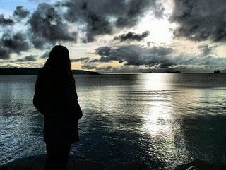 FinalEstanteria's tweet photo. Poema para #elclubdelospoetasvivos https://t.co/BmWp5OPky0. #FelizFinde #FelizViernes #poesia #Utopia #escribir #entenderte https://t.co/nAc91iLAUS