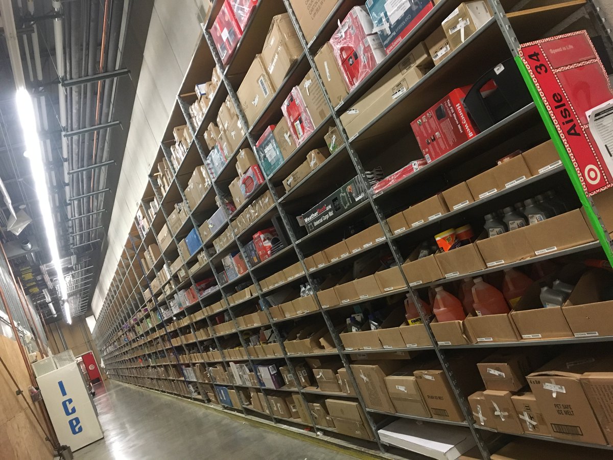 When your backroom eats up Trucks and executes 13 steps #Hillsidehappenings #LowAndPro #T2490 #BackroomkillingIt @perez_patrick @cparker54