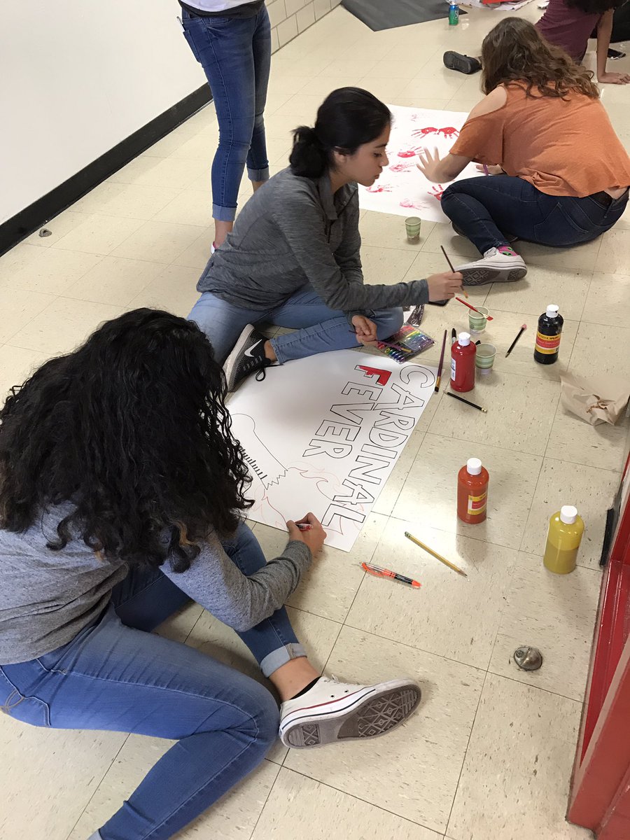 TAFE students working hard yesterday on our homecoming posters for the parade!!! Lovely ladies. 😁 #csnd #Hoco2K17