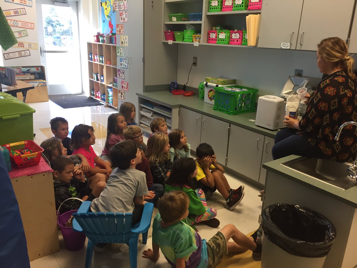 Christinaj1108's tweet photo. Fables are Fun in First Grade!! #littleredhen #wemadethebread #writingrecipes @AndersonElem @thekimrunner @KristaCHolland1 https://t.co/qygh3BviKm