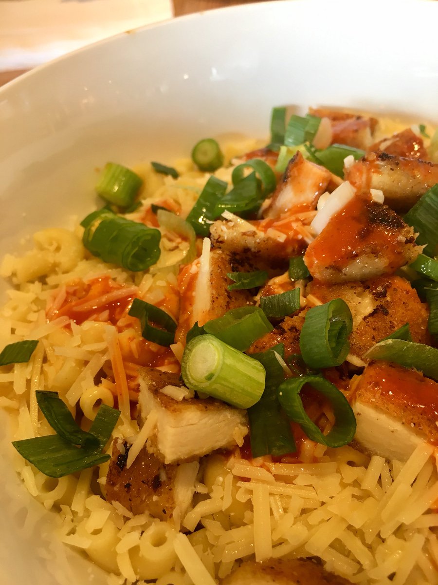 It’s #NationalNoodleDay!!! <a href="/noodlescompany/">Noodles & Company</a> is giving away a free order of mac and cheese with an entree purchase, check it out!! 🍝😋