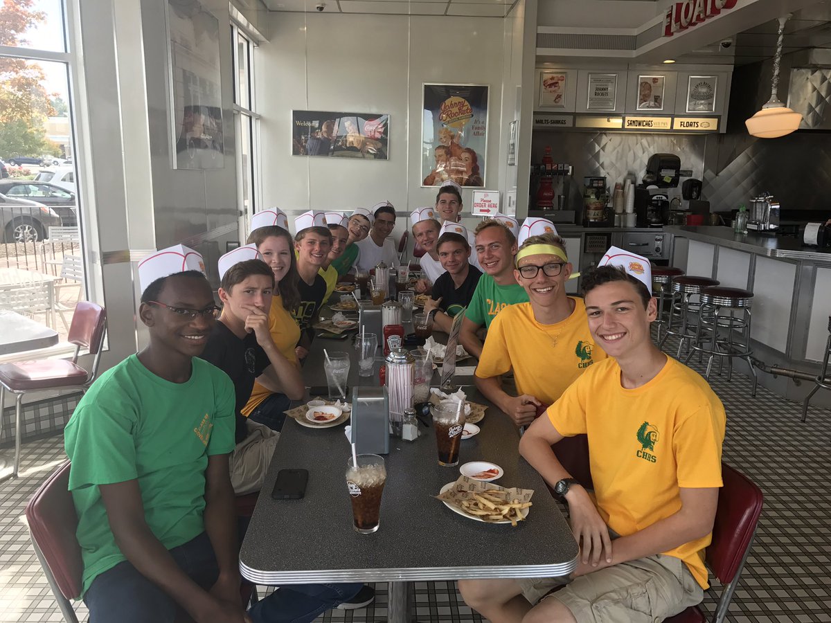 BBallSambill's tweet photo. Johnny Rockets with all the trumpet section 🎺🎺 @CloverHillBands ... Happy Homecoming ☘️ https://t.co/Uqt00awJmi