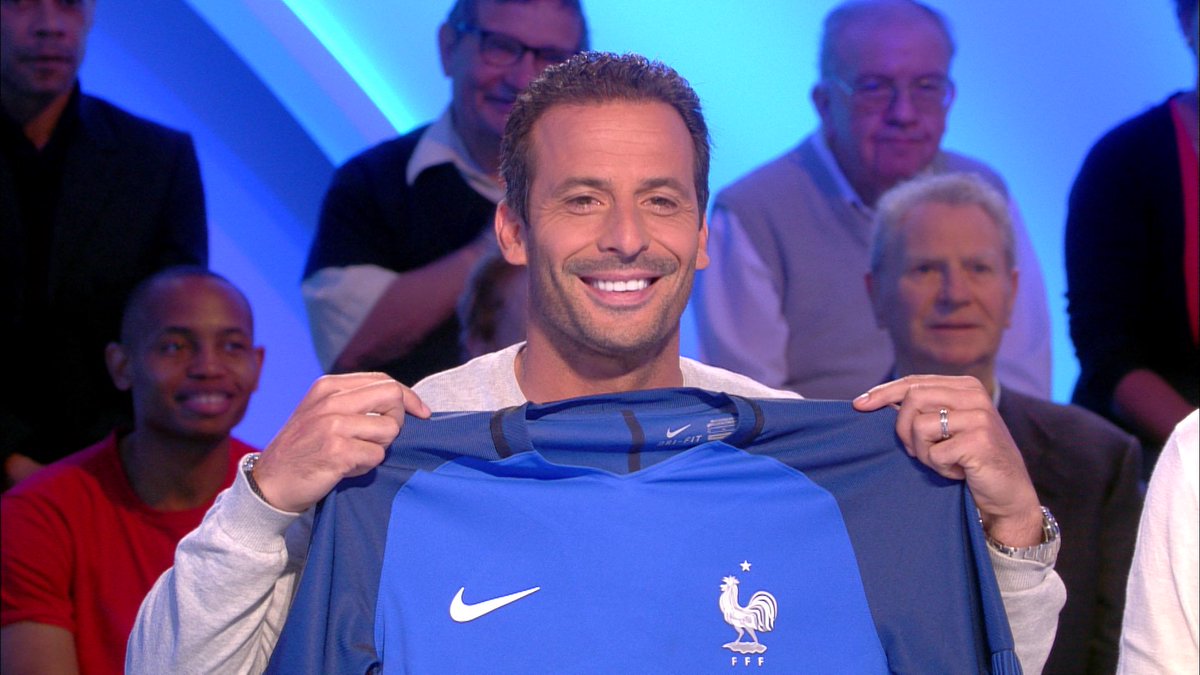 ADLS_TF1's tweet image. [Follow+RT+Tweetez] Tentez de remporter le maillot de l’Equipe de France #ADLSEDF. Bonne chance !