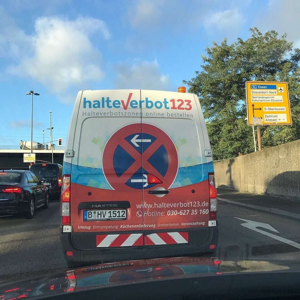 aklees's tweet photo. Es kann alles digitalisiert werden ... #halteverbot #halteverbotonline #halteverbotszone #disruption https://t.co/zCQczRwhSQ https://t.co/Qntvj46EDv