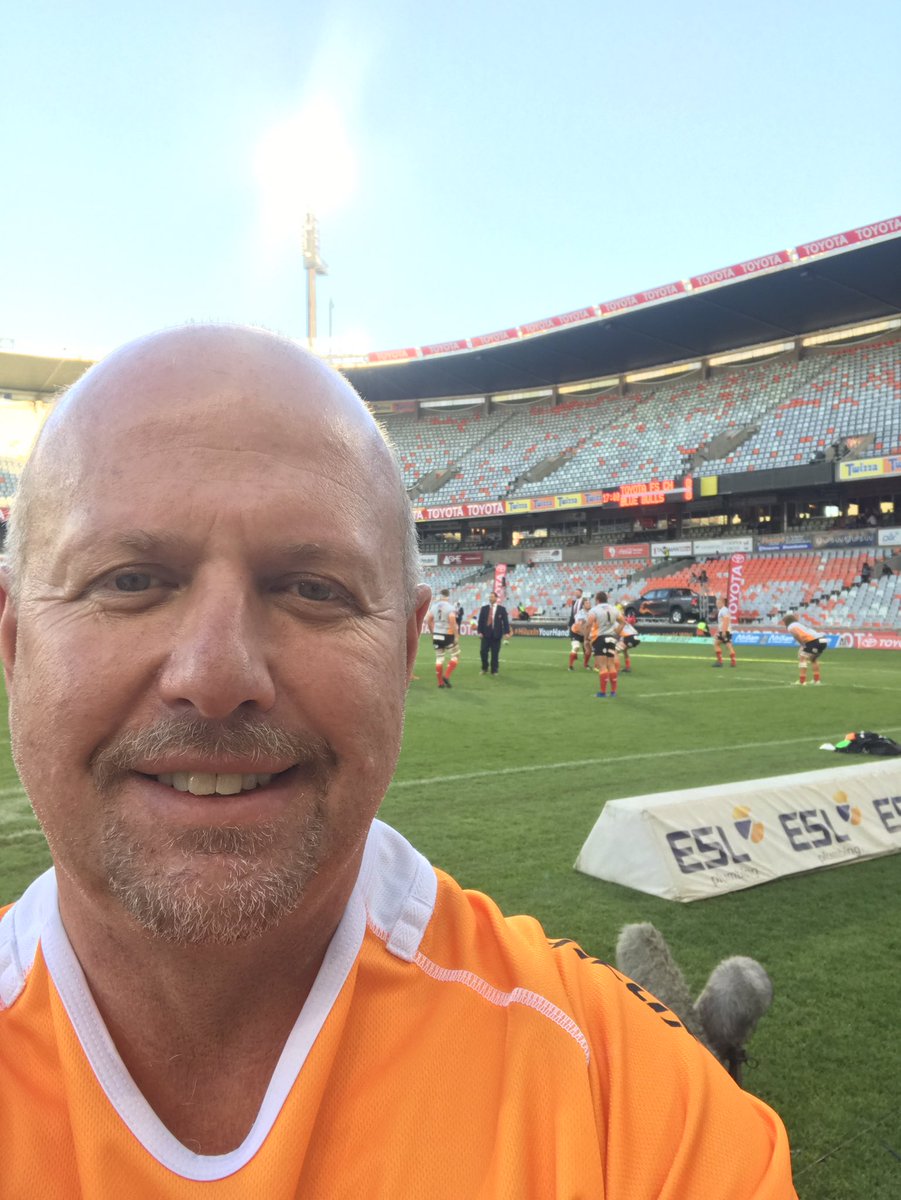 DawievdL's tweet photo. #HiluxInYourHands https://t.co/t4x01IaPGV
