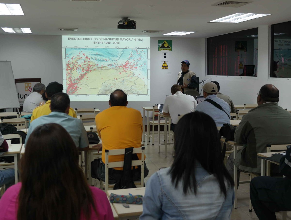 FUNVISIS's tweet photo. Puedes solicitar los talleres de prevención sísmica para tu comunidad, escuela o lugar de trabajo, a través de prevencion@funvisis.gob.ve https://t.co/T8bs6V9hZO