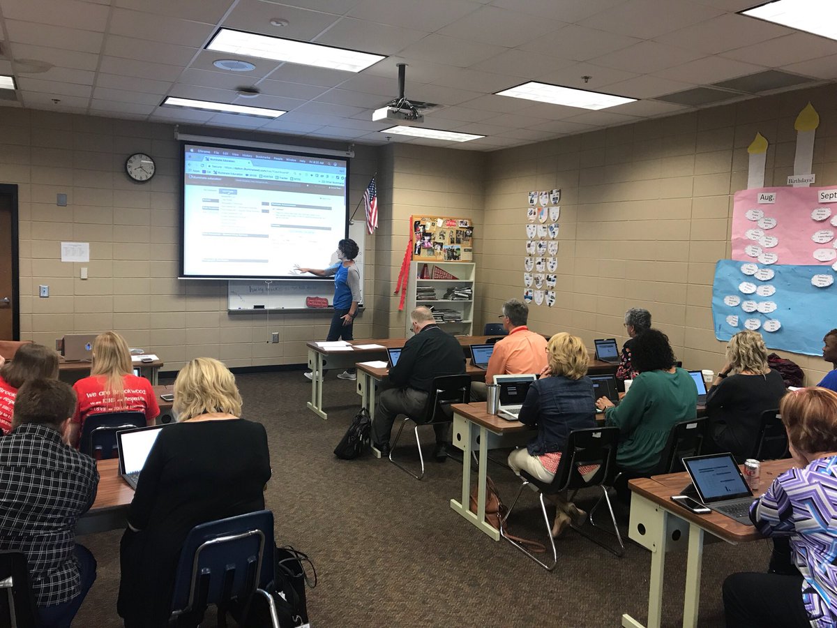 AprilBeas's tweet photo. Look at these awesome administrators illuminating at #dps3d3 @Illuminateed https://t.co/uD40UaW4G9