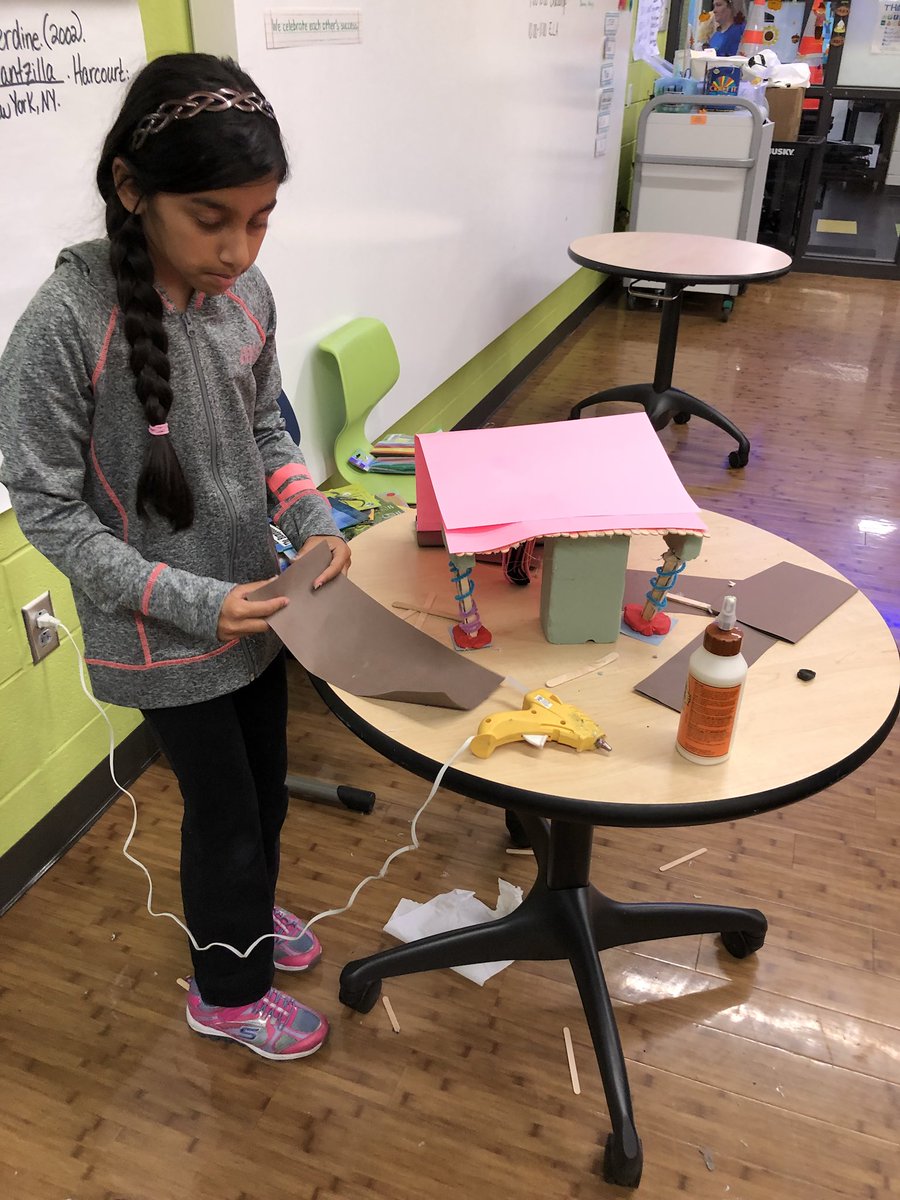 jcdsps's tweet photo. #dunhamSTEM 5th g. Ss using #designingthinking to create strong bridges. #DayofDesign https://t.co/Jpo2ZzNKUT