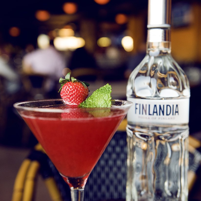 bluebrickell's tweet photo. The weekend is finally here!🎉
Start your Friday celebration with our happy hour from 4pm-8pm & enjoy live music by The Clique Band at 8pm https://t.co/pnunWASmKh