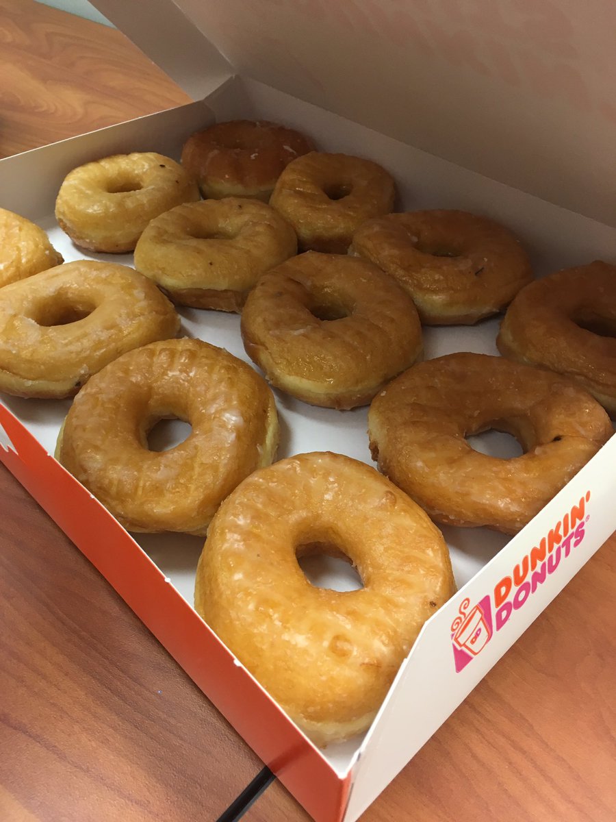 turnlepage's tweet photo. Total #fail by @DunkinDonuts! I picked up 12 assorted #donuts as a peace offering for my coworker. They gave me all glazed! 🙄 #TGIF https://t.co/AOClWu6v7S