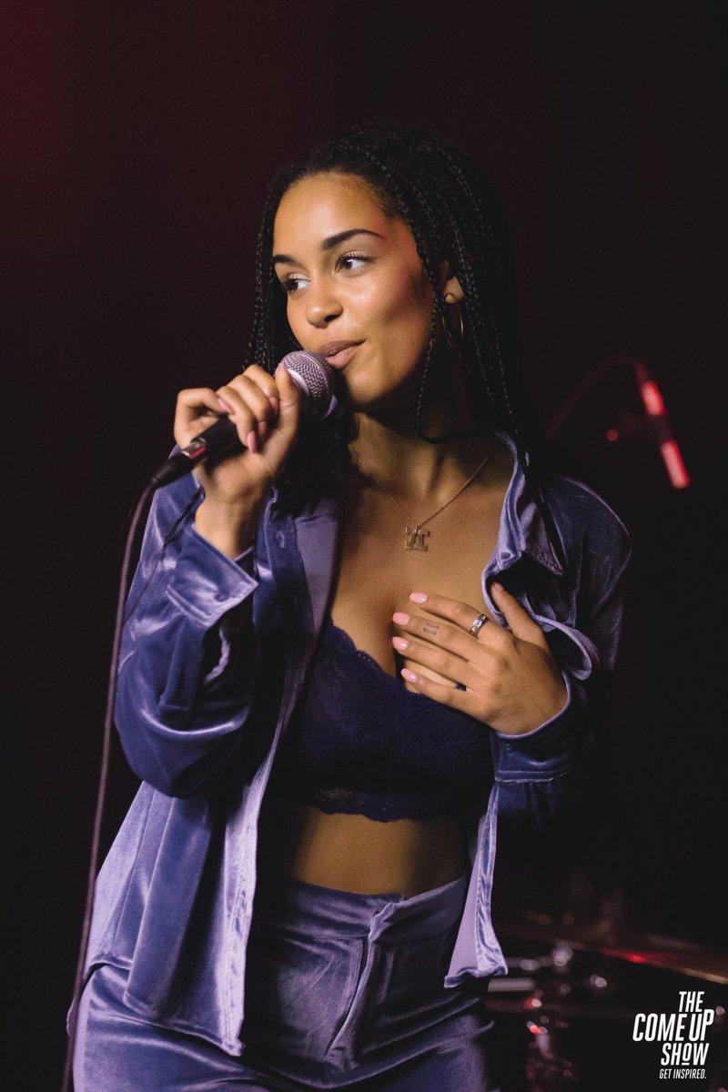 wearetrendio's tweet photo. Jorja Smith at The Velvet Underground https://t.co/rAEy5IC7Tg https://t.co/3lacear5pd