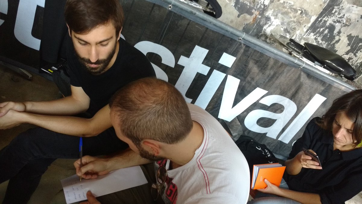 Limone_PerMicro's tweet photo. Molte idee e qualche numero: geni musicali all'opera! Un giorno diventeranno imprenditori... quel giorno noi vogliamo esserci! @PerMicro_ https://t.co/otsA9Msvdg