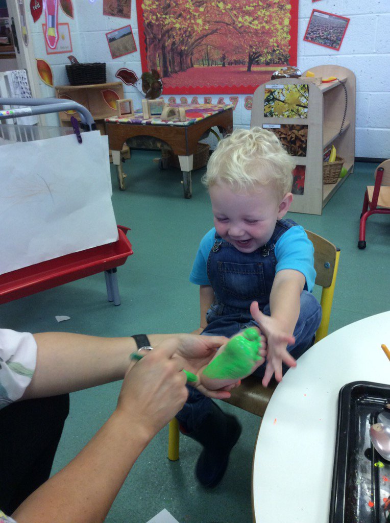 LisaBellamy13's tweet photo. "It tickle" the children found it very funny having their feet painted to make starfish.@IsherwoodMrs @MrsHughesx https://t.co/grS0SxNLYu