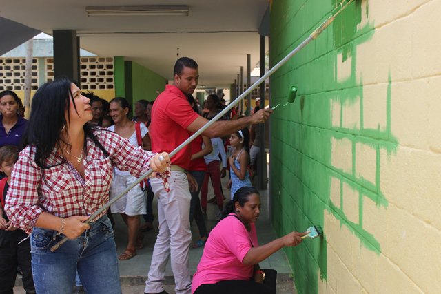 EducacionNvaE's tweet photo. El mantenimiento permanente de la infraestructura escolar es garantía de una #EducaciónDeCalidad @NorisSotoF @MPPEDUCACION https://t.co/vrn305EiTp
