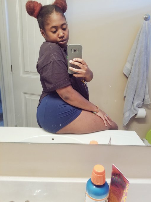 I told him they look better on me 😂😗 https://t.co/7YCBhGKM8w