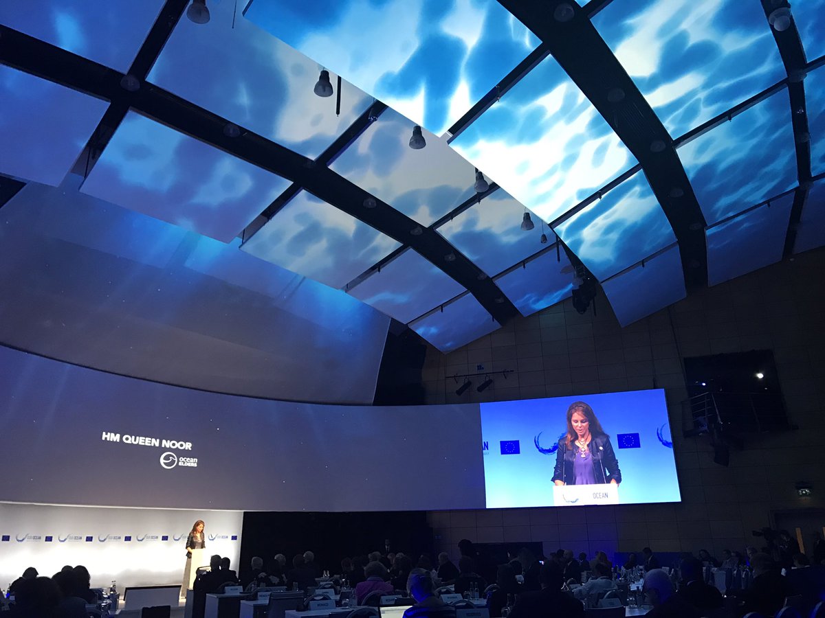 annabelilli's tweet photo. Wonderful to discuss ocean conservation &amp; awareness with Queen Noor of Jordan b4 profound #OurOcean keynote speech @QueenNoor @SeeChangeCo https://t.co/HGQqkzboQ9