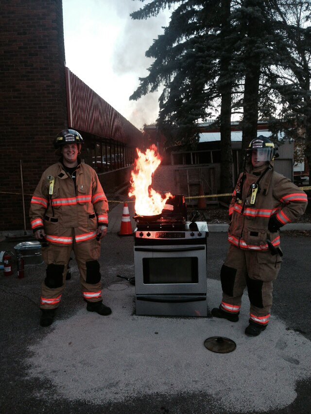 bheesing's tweet image. #FortSaskFD Recruiting-Be Involved-Be Trained-Be Ready-Be a Team player! #FSFD Posting closes OCT 12 job details on fortsask.ca