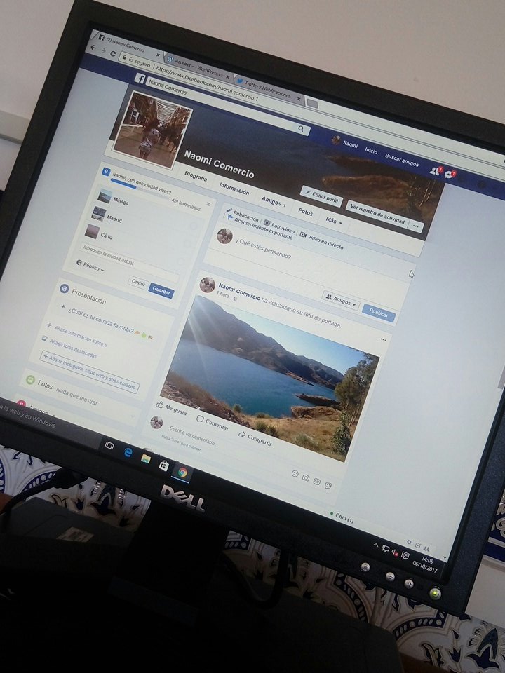 Naomi98comercio's tweet photo. En clase de #ComercioElectronico estudiando la FAN PAGE FACEBOOK #cel1718 @FP_eel11. https://t.co/UI4zqQ6a8X