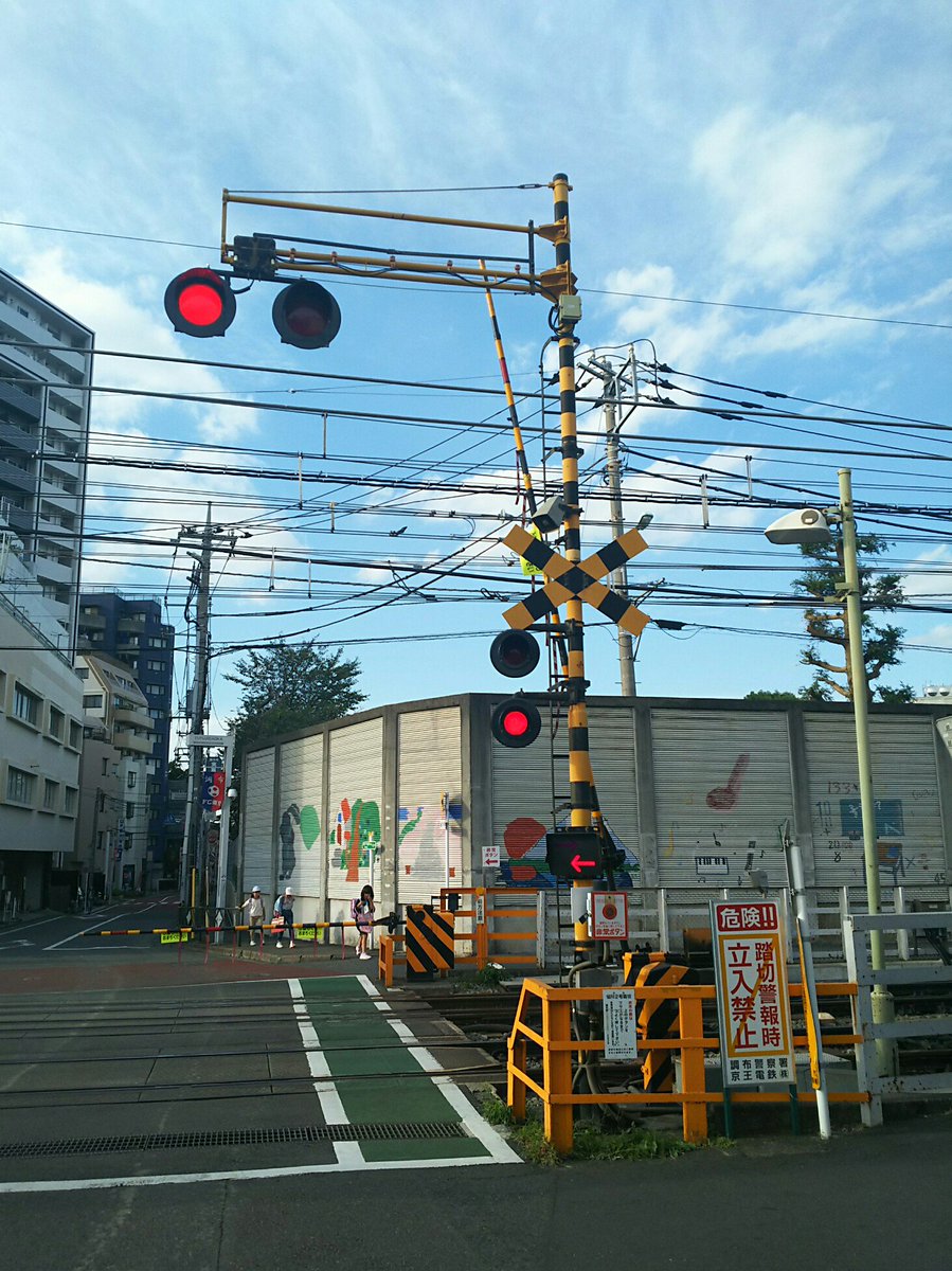 クロさん 仙川2号踏切のオーバーハング型踏切警報機 踏切 踏切警報機 京王 つつじヶ丘 調布市 車両の写ってない鉄道写真を貼ろう