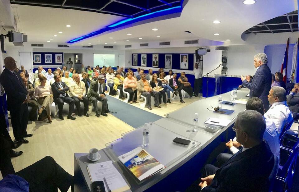 carlosgabrielgc's tweet photo. Excelente reunión de nuestro presidente @MiguelVargasM con la dirección de @miprd en Santiago. https://t.co/0Cj5AgPv9w